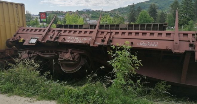 Velika havarija u Vogošći: Prevrnuli se vagoni teretnog voza, nema povrijeđenih