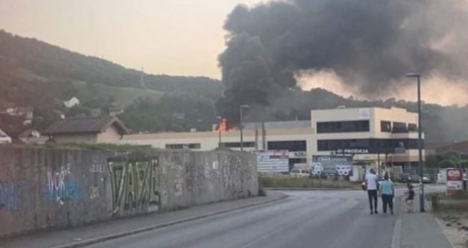 Sarajevski vatrogasci skoro pet sati se borili s vatrenom stihijom u pogonu pekare MBA