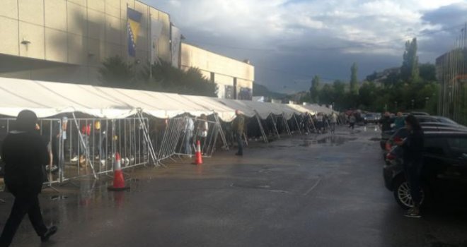 Haos ispred Zetre: Narod pohrlio po 'Pfizerovu' vakcinu