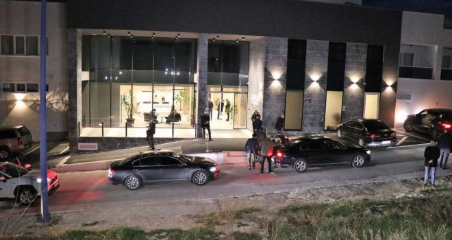 'Der Standard' pregovore u Neumu uporedio s onima iz 1993. na nosaču aviona: Bilo je neuspješno tada, a i danas je