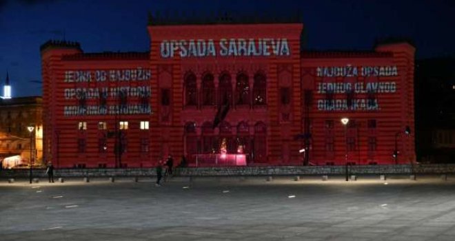 30 godina od početka ratne opsade: Video projekcija 'Sarajevske ruže' na zidinama Vijećnice