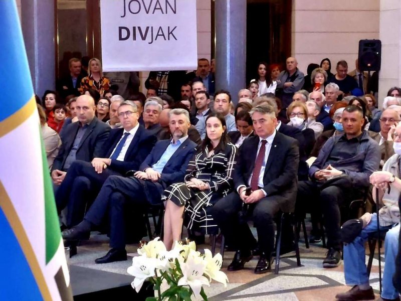 divjak-promocija-knjige-ne-pucaj-1