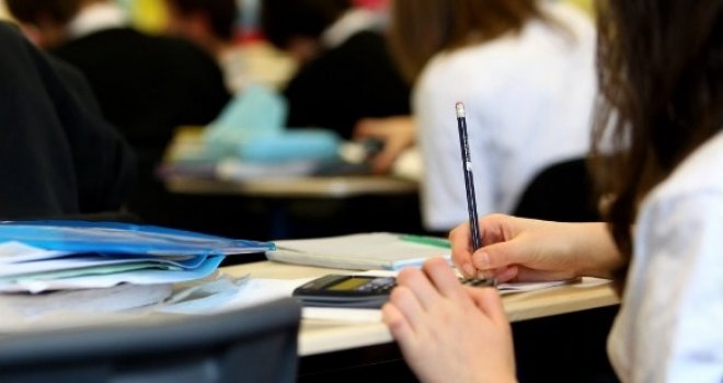 Ko upiše srednju školu za ova zanimanja, dobija 100 KM mjesečno i prevoz do škole