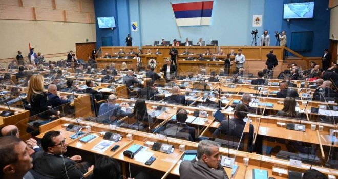 Da li će se poslanici uspjeti probiti kroz mećavu i doći na posebnu sjednicu NSRS? 