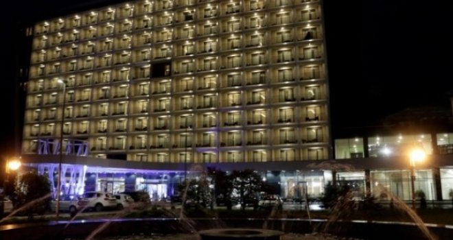 Oglasio se vlasnik hotela 'Hills' u Sarajevu, tvrdi: 'Pasoši Izraelaca sami su pali u kantu!' Poslao i snimak...