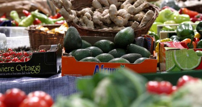 Lista 'najotrovnijeg' voća i povrća: Prepuno je pesticida, a ljeti ga često jedemo skoro svaki dan!