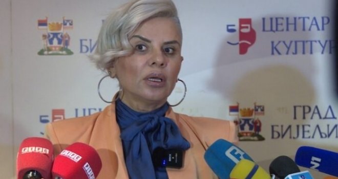Predsjednica GIK-a Dijana Savić Božić šalje poljupce i drži lekcije: 'Da sam mršavija koju kilu, pokazala bih...'
