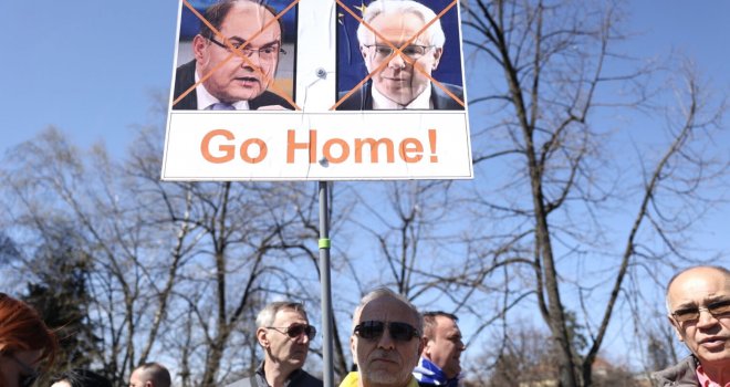 Završeni protesti ispred OHR-a, građani poručili da je skup bio upozorenje