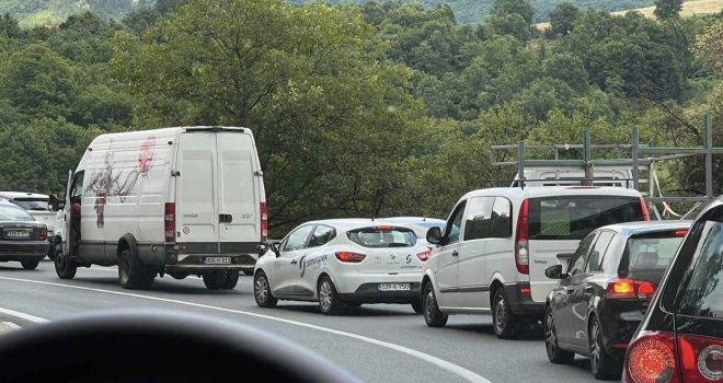 Em pakleno vruće, em radovi na cestama: Haos na putu ka jugu, a najveće gužve su na ovoj dionici... 