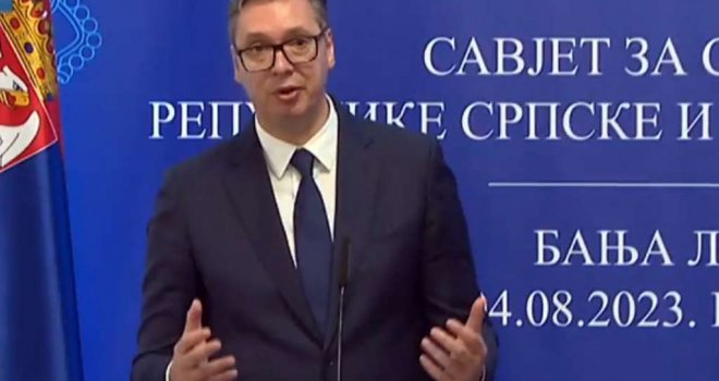 Počela vanredna sjednica Vlade Srbije, Vučić poručio: 'Predaja nije opcija'