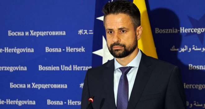 Amidžić: Schmidt želi da plaćama i penzijama naših građana isplati Viaduct