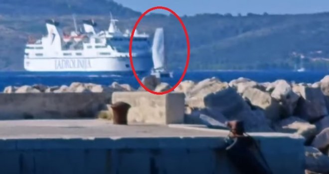 Umalo se sudarili trajekt i katamaran, tragedija izbjegnuta za dlaku: 'Bilo je strašno, čule su se jezive trube'