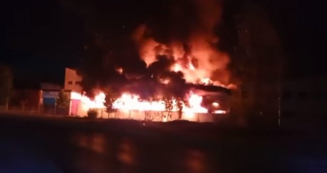 Požar u fabrici MK Kula Gradačac stavljen pod kontrolu