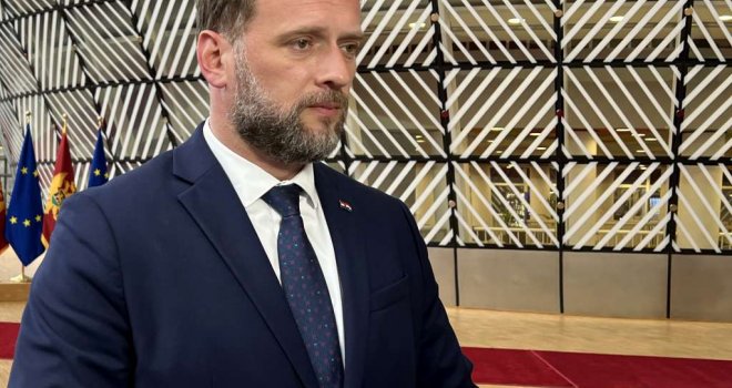 Nesreća se svakome može dogoditi? Ja ne mislim tako... Čitav život hadezeovskog uhljeba vodio je ovom sudaru!