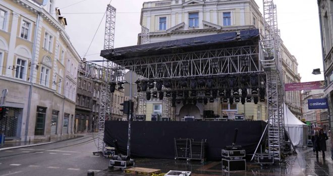 MUP: Javni doček Nove godine u Sarajevu bez incidenata, program pratilo oko 30.000 ljudi