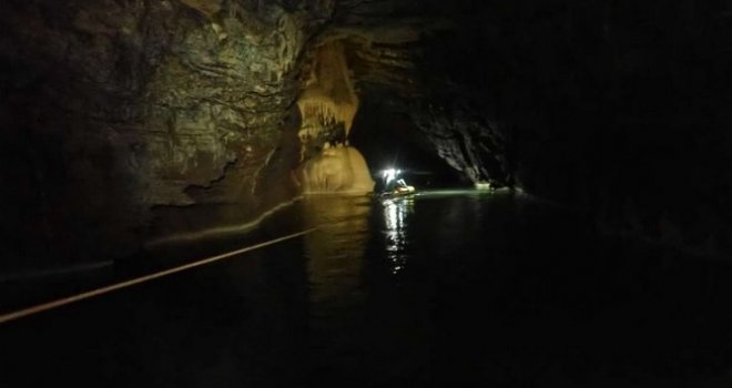 Spašeni zatočeni iz Križne jame: Tročlana porodica i dva vodiča izvučeni iz špilje