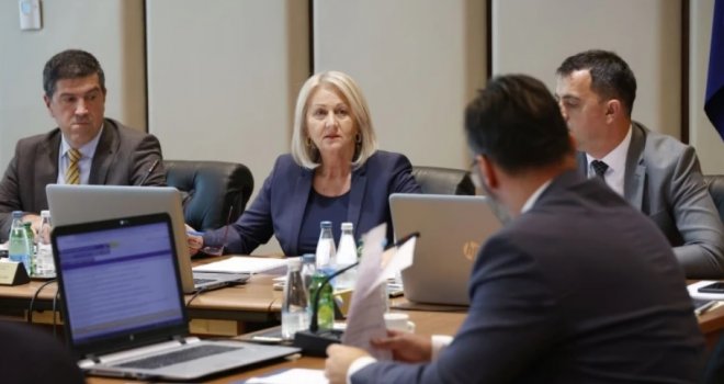 Vijeće ministara usvojilo Amidžićev prijedlog za rješavanje duga RS prema Viaductu: HDZ i SNSD preglasali Trojku