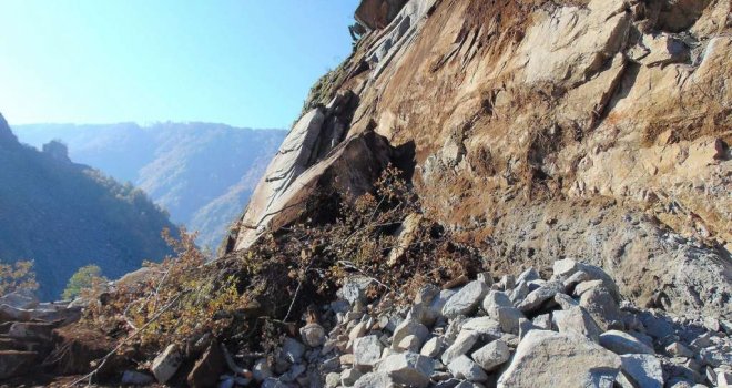 Nevrijeme napravilo rusvaj i na bh. cestama: Odron na M-16.2 Jablanica-Prozor, granični prelazi zakrčeni vozilima 