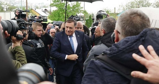‘Za sve su krivi Christian Schmidt i političari iz Sarajeva!’: Dodikov advokat poslao žalbu na čak 70 strana