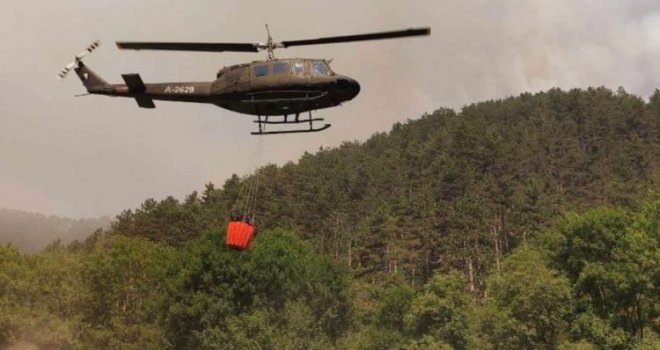 Helikopter OS BiH za gašenje požara stiže u Crnu Goru
