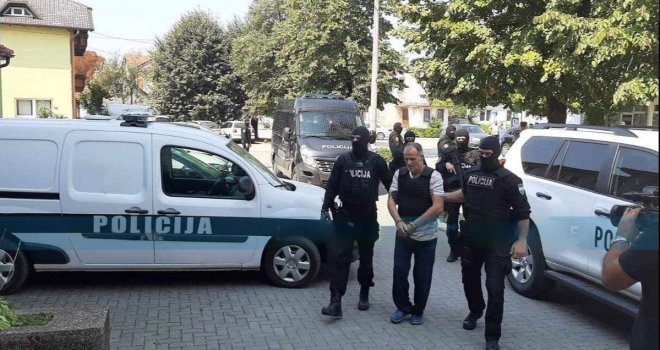 Osumnjičen za trostruko ubistvo u školi u Sanskom Mostu se izjasnio da nije kriv