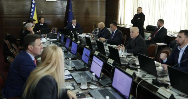 Vlada FBiH usvojila sufinansiranje doprinosa i neoporezivu novčanu pomoć do 450 KM!