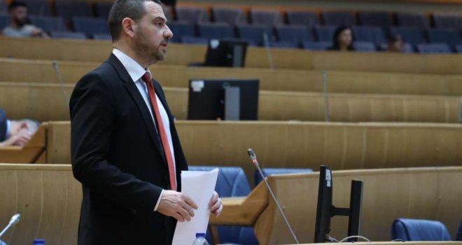 Magazinović: 'Danas je historijska sjednica, javni novac više neće završavati u privatnim džepovima'