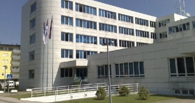 Dva komandira škole unutrašnjih poslova udaljena zbog neprimjerenog kontakta s maloljetnicom