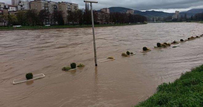 Prijavljen nestanak ženske osobe iz Kaknja, ne zna se da li se radi o ženi koja je skočila u Bosnu