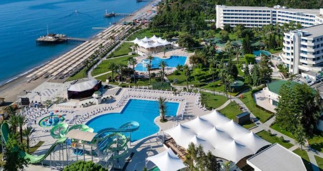 Dok širom svijeta radnici izlaze na ulice, kod nas derneci i putovanja: Gdje će Bosanci i Hercegovci provesti prvomajske praznike?