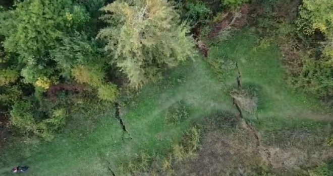 Alarmantno iznad Sarajeva: Šire se pukotine, prijeti opasno klizište