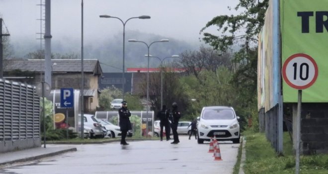 Policija RS-a u velikom broju i jutros čuva zgradu Vlade RS-a u Istočnom Sarajevu