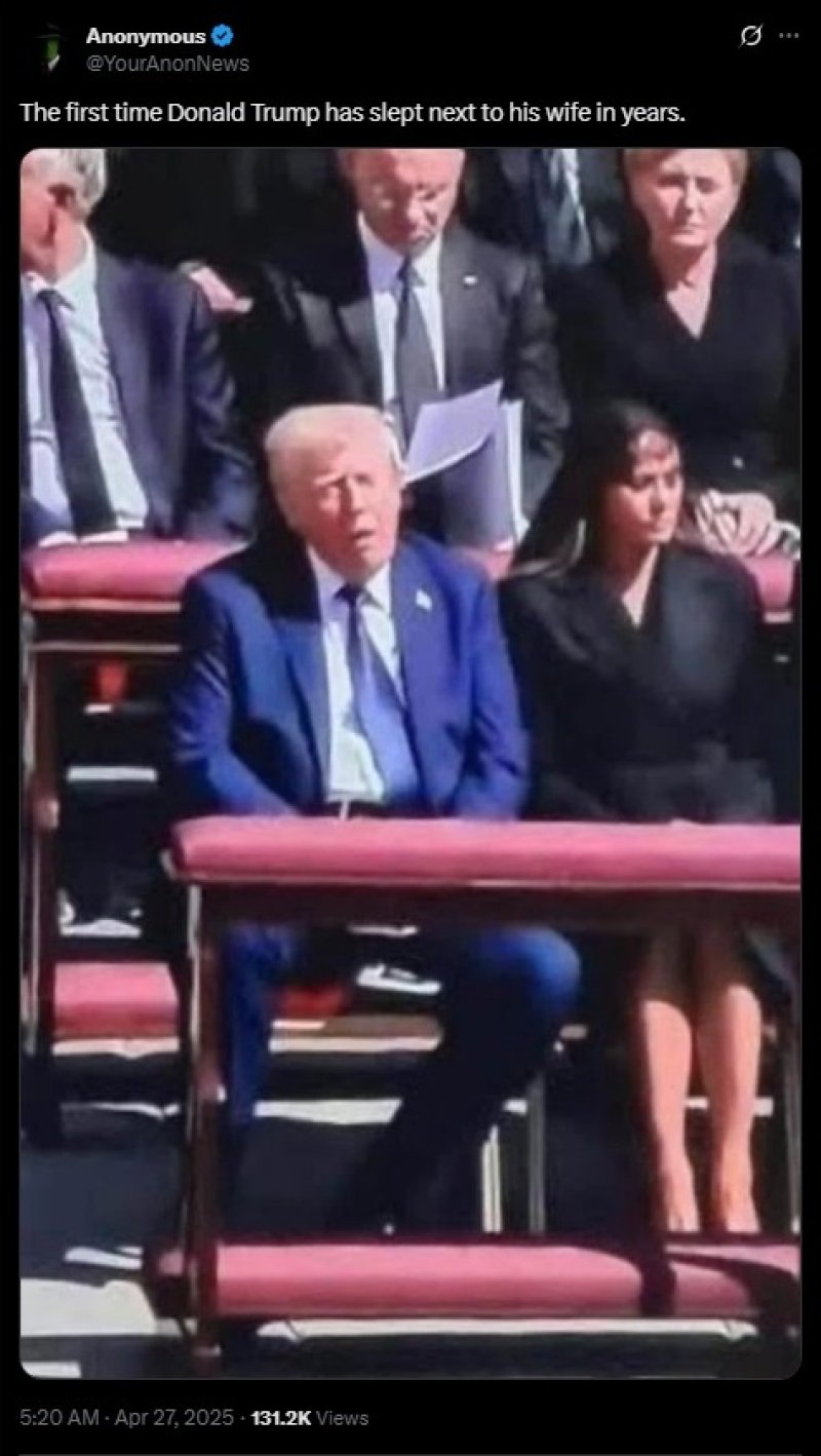 donald-trump-spava-melania-sahrana-papa-franjo-2