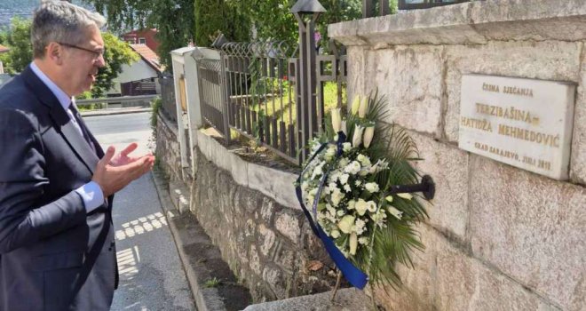 Gradonačelnik Sarajeva Samir Avdić odao počast srebreničkoj heroini Hatidži Mehmedović