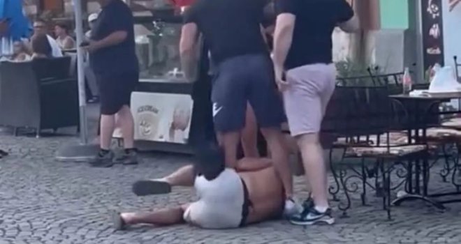Oglasila se tuzlanska policija: Majicu 'Delija' u Tuzli nosio strani državljanin