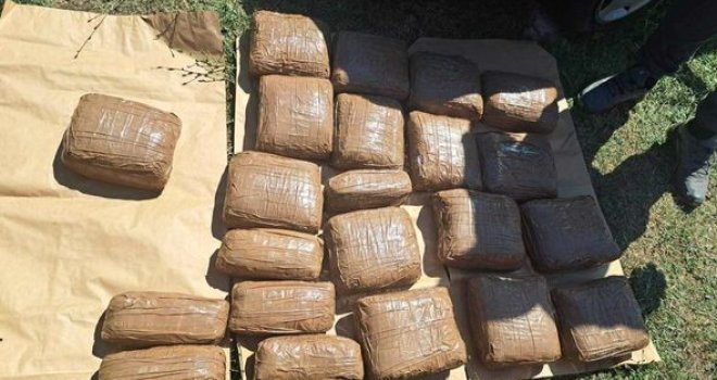 U Banjoj Luci oduzeto 27 kilograma marihuane i Mercedes