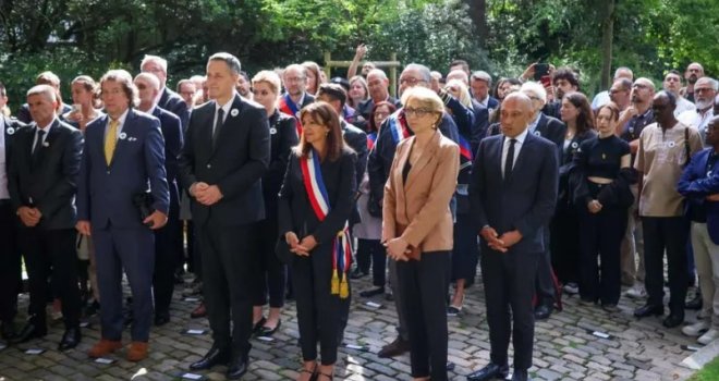 Opomena cijelom svijetu: Spomenik žrtvama genocida u Srebrenici otvoren u Parizu