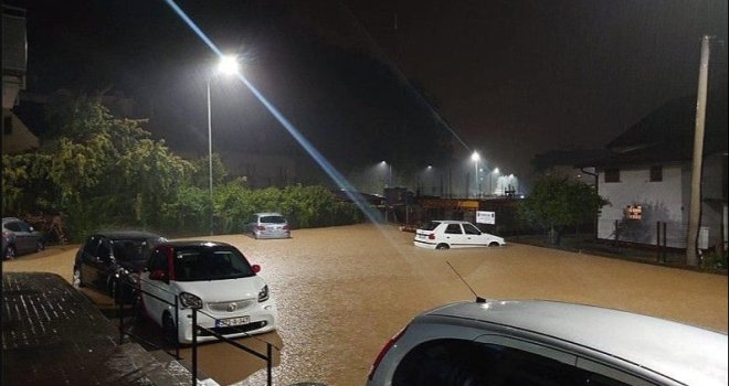 Kiša napravila opšti haos u bh. gradu: Građani u strahu, vlasti ih smiruju...