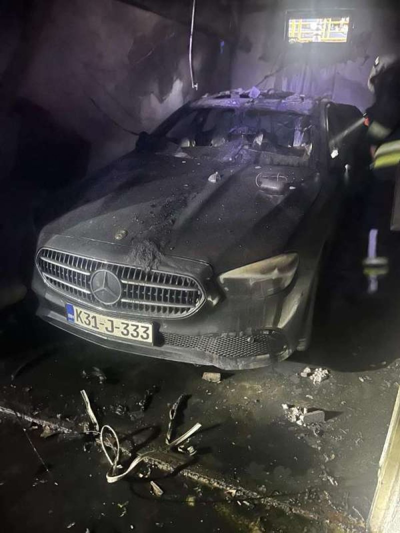 dzevad-mahmutovic-zapaljen-mercedes