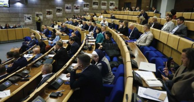 Dom naroda usvojio Zakon o otpisu zateznih kamata poreznim obveznicima koji izmire osnovni dug