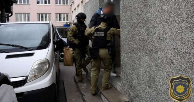 Pod nadzorom POSKOK-a: FUP izuzeo dokumentaciju na više lokacija u tri kantona u vezi sa Autocestama FBiH