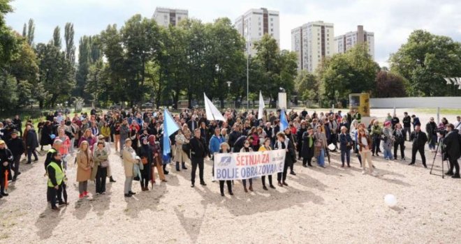 Sindikat prosvjetnih radnika u Sarajevu organizirao 'Šetnju za bolje obrazovanje'
