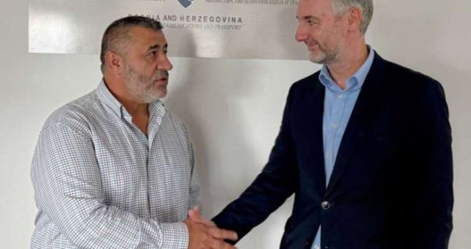 Oči uprte u ministra Fortu: I taksi je dio javnog prijevoza... Ima li pravo da se zaustavlja na stajalištima?