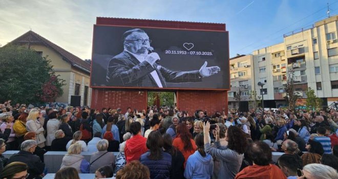 Kako su se građani Banjaluke oprostili od Halida Bešlića: Posljednji koncert dao je njima, primio infuziju da izdrži 