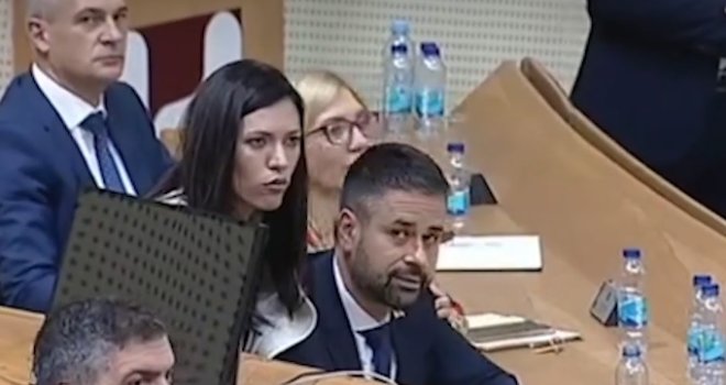Sjednica PSBiH pretvorena u raspravu o ponašanju zastupnika: Zamolio bih kolegicu da ne sjedi u krilu ministra...