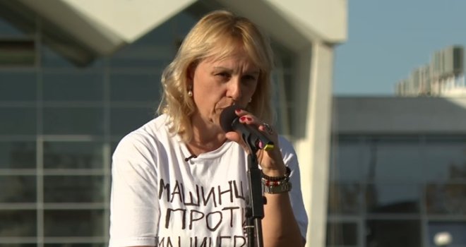   Grozno: Majci preminulog dječaka u Novom Sadu puštali pjesmu  'Pošla majka sina da potraži '