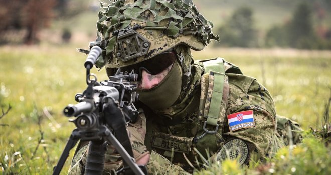 Da li će osobe iz BiH koje imaju državljanstvo Hrvatske morati služiti vojni rok?