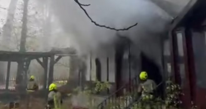 Izbio požar u hotelu na Ilidži: Dva vatrogasna vozila gasila vatru