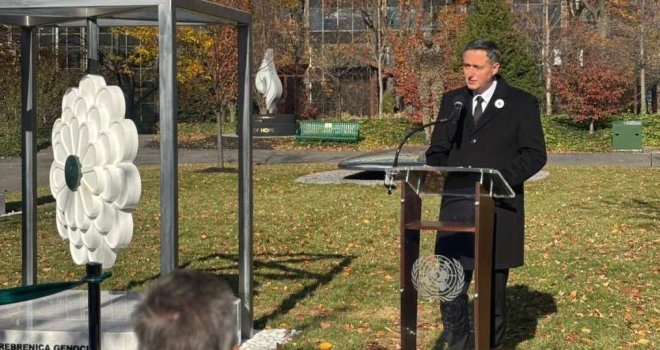 'Historijski trenutak za BiH i UN, da se zlo više nikada ne ponovi': Spomenik 'Cvijet Srebrenice' u New Yorku