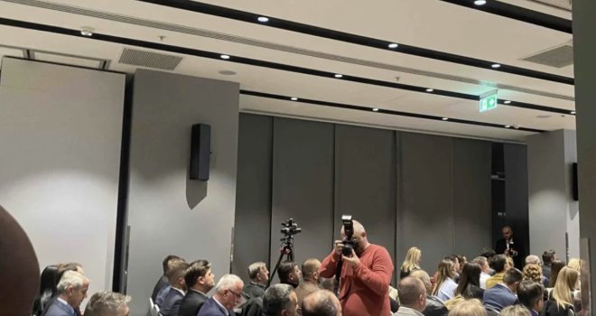 Drama u Banjoj Luci: Dojavljena bomba na svečanoj akademiji povodom Dana državnosti BiH